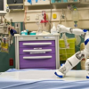 研究人员旨在发现增强AI的机器人是否可以减轻医院孩子的痛苦